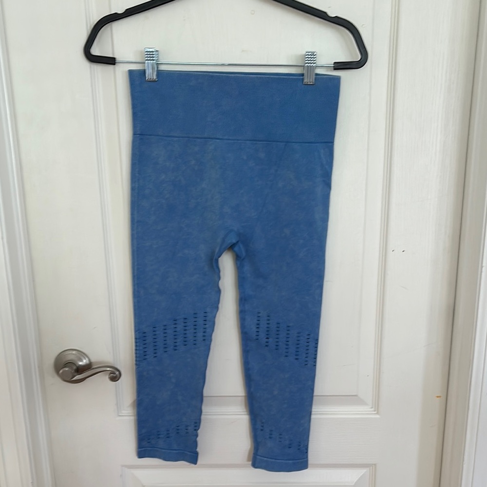 NWT Mono b Women’s Blue Leggings